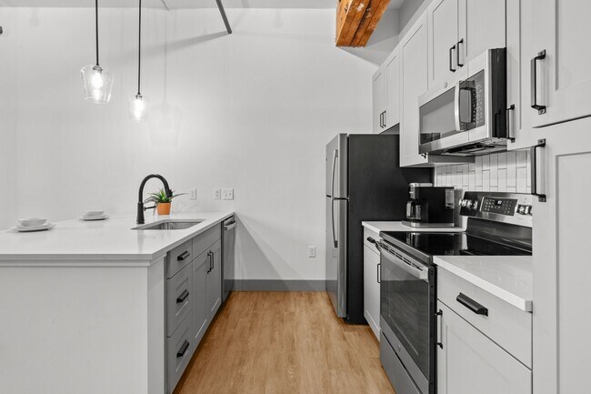 Building Photo - 618 N 2nd St