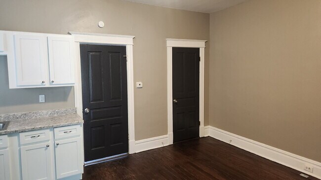 Building Photo - "Charming 1-Bedroom Gem in St. Louis's Vibrant Heart – Alberta Street Awaits!"