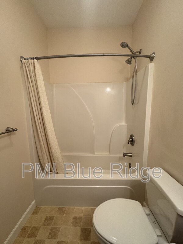 Building Photo - 221 Indian Ridge Trail
