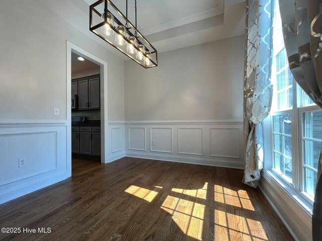 Building Photo - 145 Wayland St