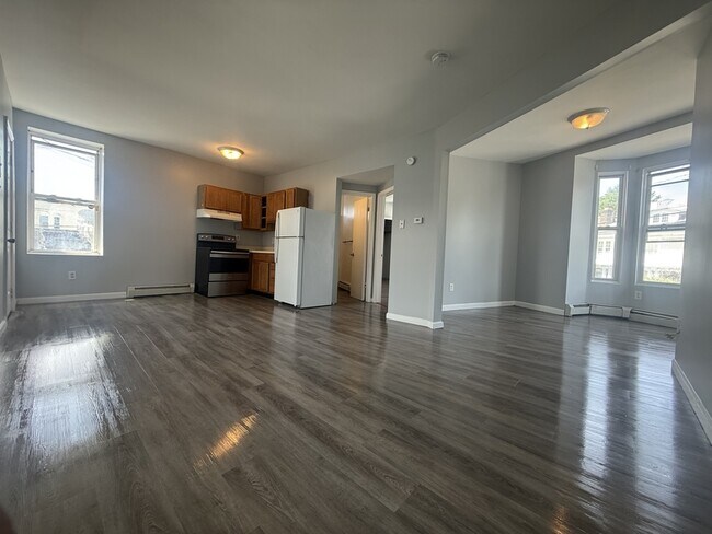 Building Photo - 300 Morton Ave