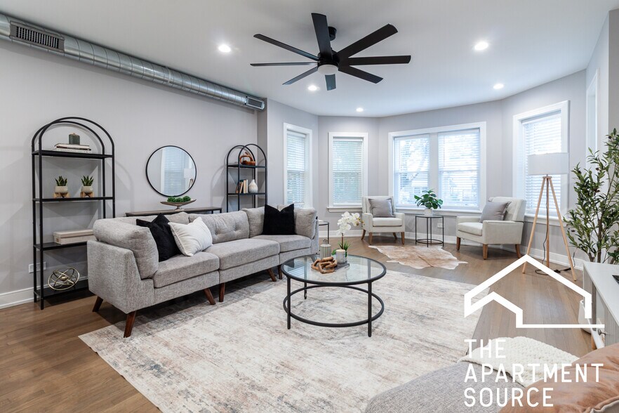 Building Photo - 2641 W Carmen Ave