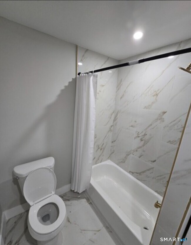 Building Photo - 80 Dickerman St