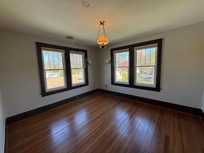 Building Photo - 206 Eveningside Dr