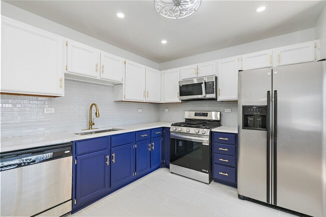 Building Photo - 2155 College Dr