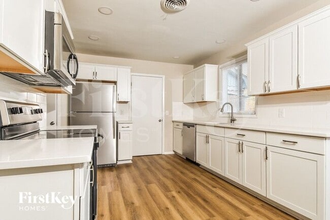 Building Photo - 4113 Oak Hollow Dr