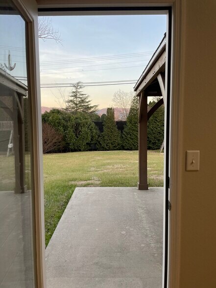 Building Photo - 7506 Hampstead Hall Dr