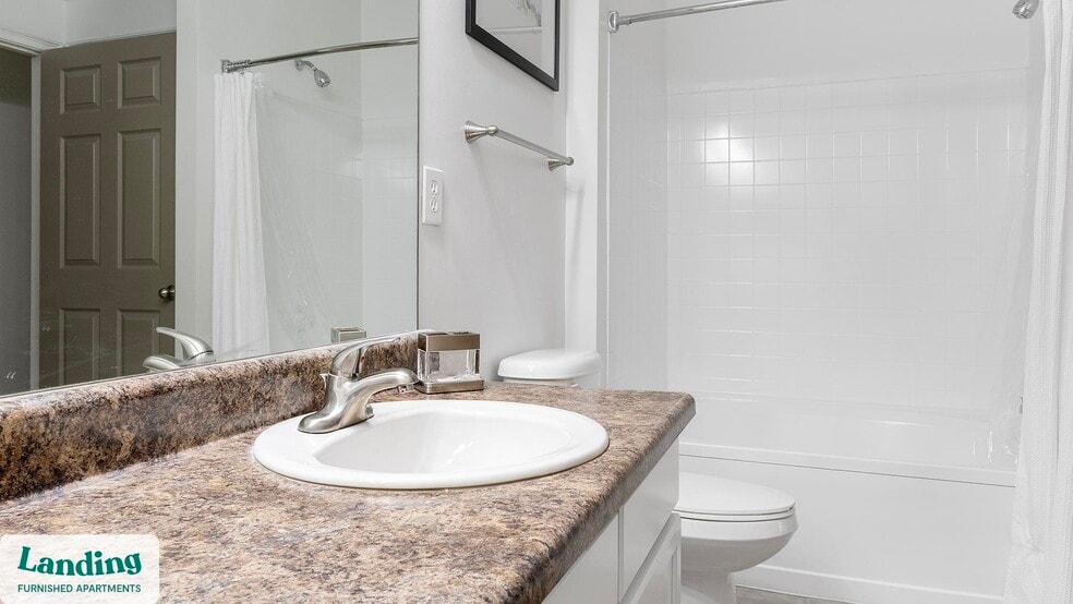 Building Photo - 925 Canterbury Rd NE