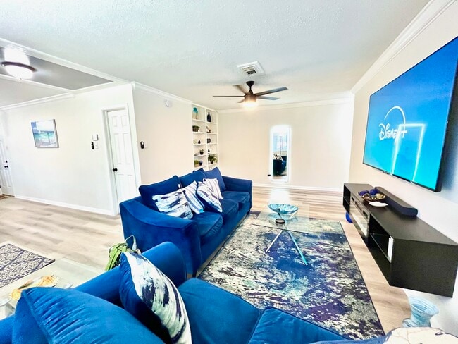 Building Photo - 1815 Bahama Dr