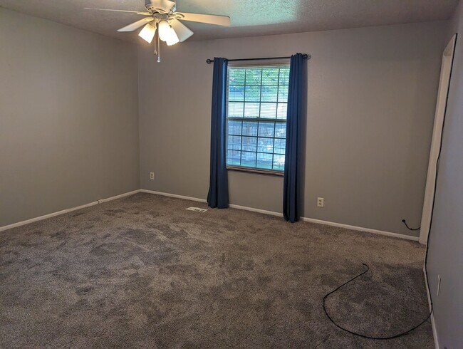 Building Photo - 3 Bedroom on the north side of Twin Falls