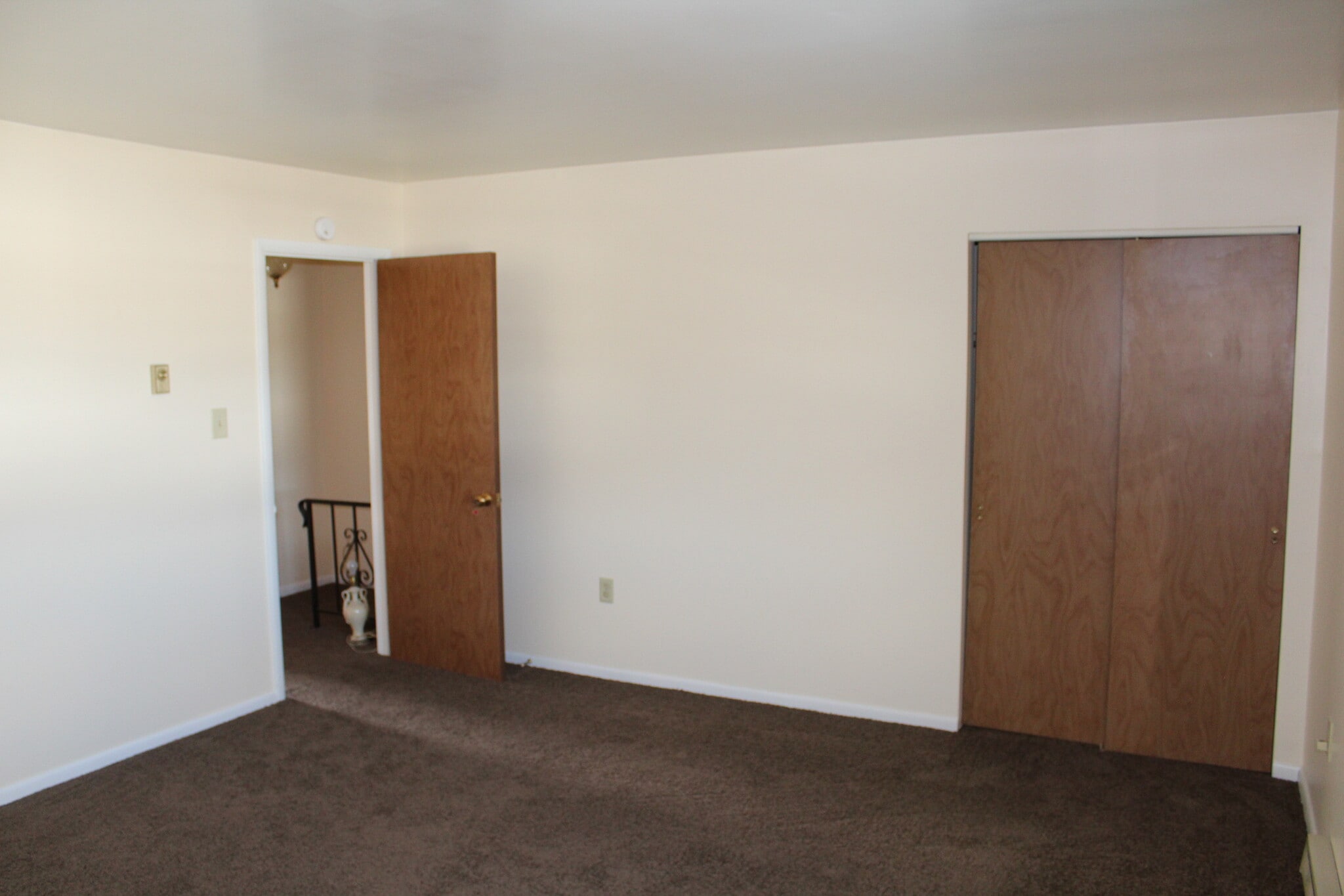 Master Bedroom - 56 Saratoga Ct