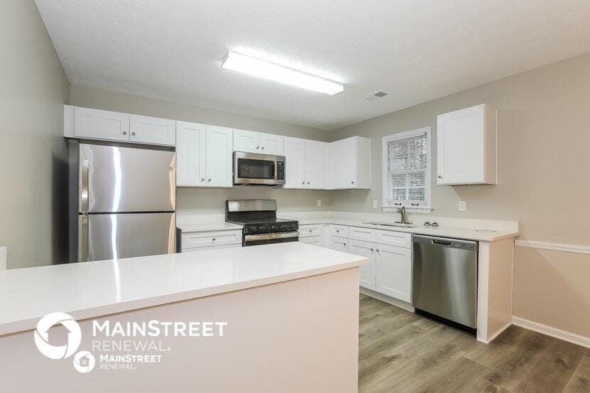 Building Photo - 2630 King George Ct NE