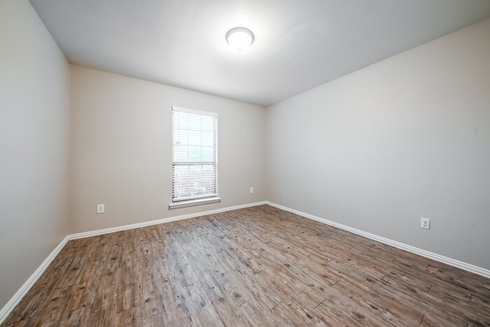 Building Photo - 936 Haley Dr
