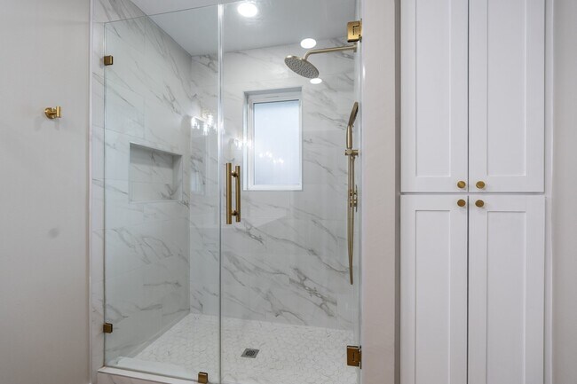 Building Photo - 4411 Deer Lodge Dr