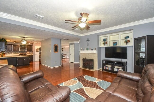 Building Photo - 20402 Avery Point Dr