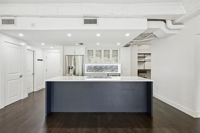 Building Photo - 329 E Colorado Blvd