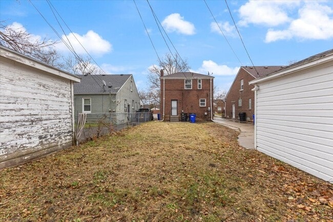 Building Photo - 11059 Lakepointe St