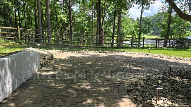 Building Photo - 4521 Briarglen Ln