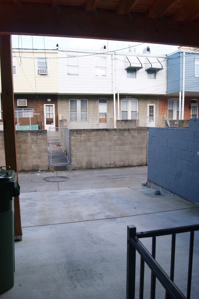 Building Photo - Charming 3 Bedroom/3 Bathroom Townhome in Canton, MD!