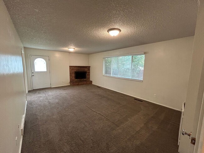 Building Photo - 3 Bed/1.5 Bath in a Cul-de-sac by Universi...