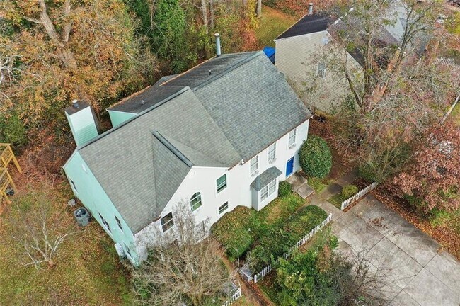 Building Photo - 1015 Plantation Way