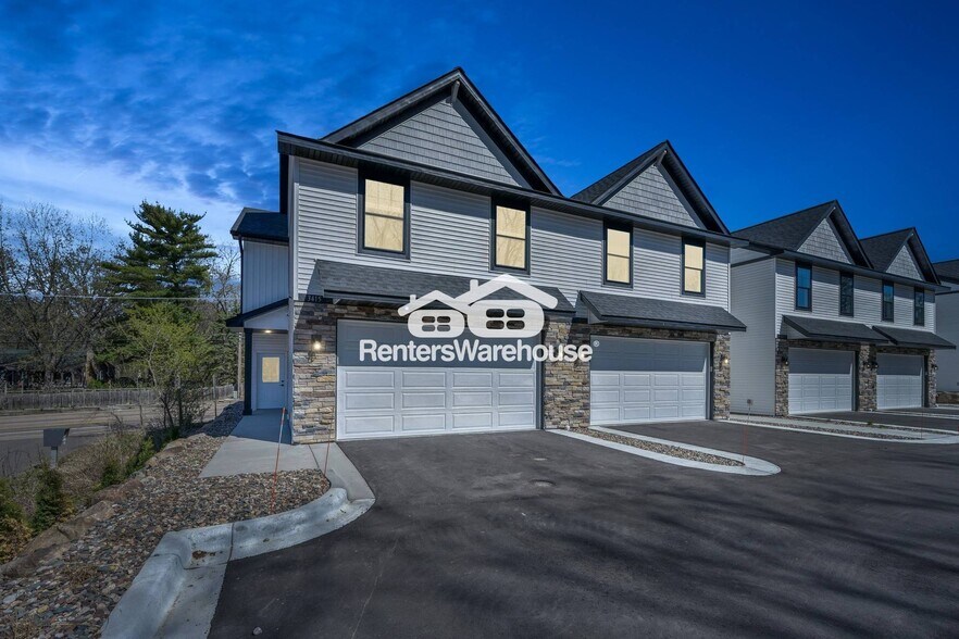 Building Photo - 3415 Douglas Dr N