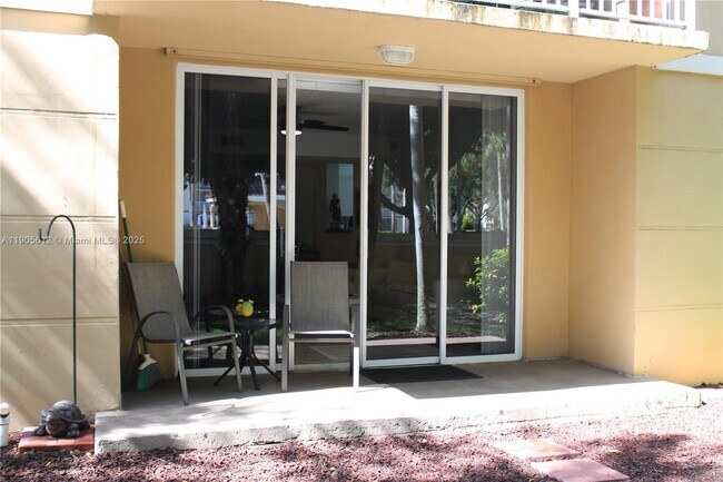 Building Photo - 519 E Sheridan St