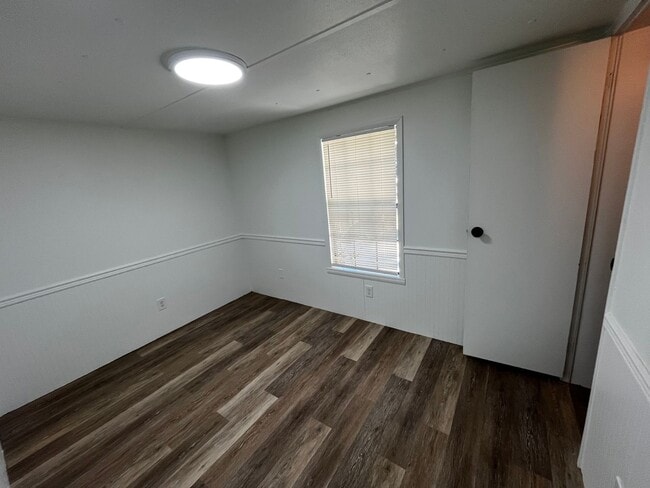 Building Photo - Newly Renovated Small 2BR w/Den Guest House