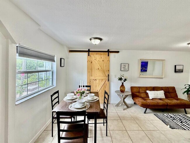 Building Photo - 2575 S Himes Ave