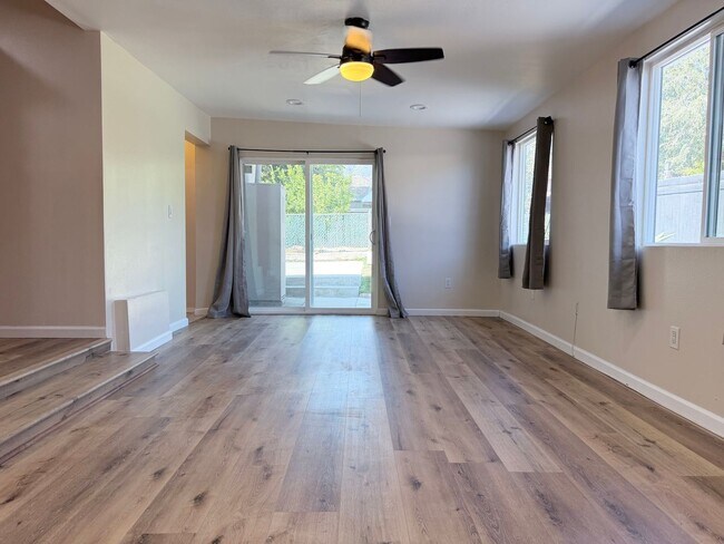 Building Photo - 3082 Thurin Ave