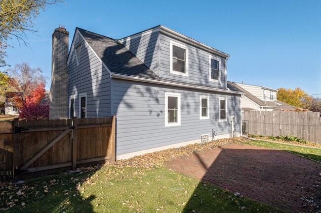 Building Photo - 5033 Oxford Ave