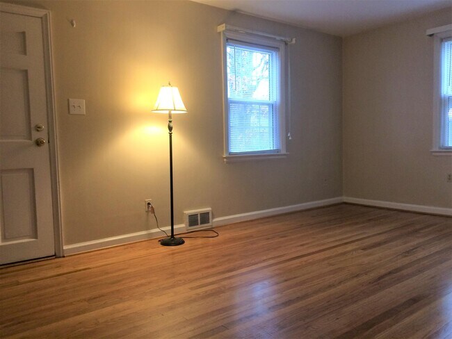 Building Photo - 4803 Bromley Ln