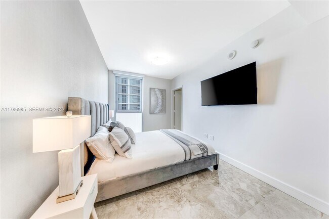 Building Photo - 17001 Collins Ave