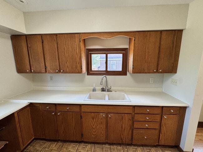 Building Photo - 140 S Elmwood Ave