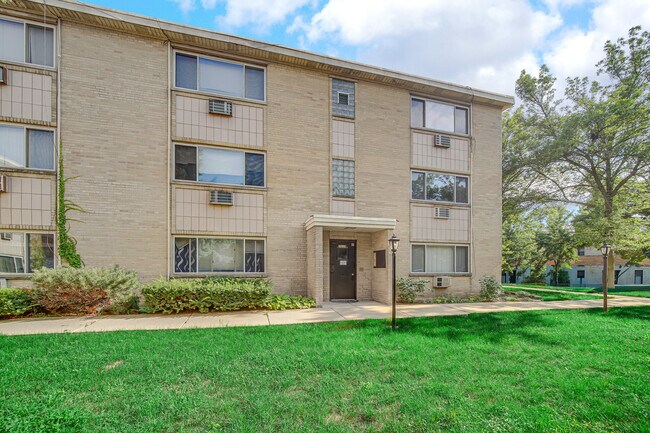 Building Photo - 7019 N Ridge Blvd