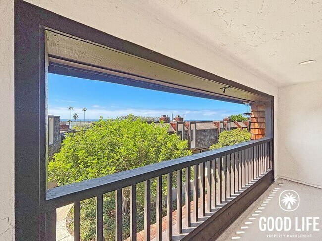 Building Photo - 12851 Caminito Del Canto