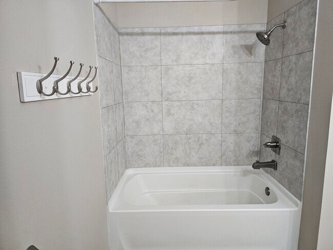 Building Photo - Beautiful 3 Bed 2 Bath Home on 2.5 Acres f...