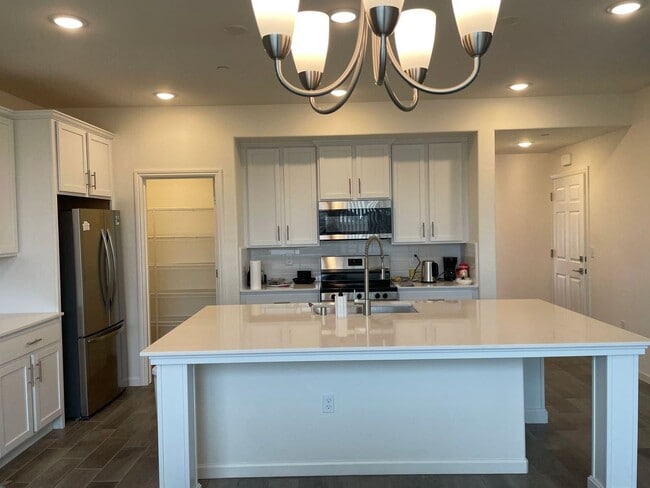 Building Photo - Spacious Modern Family Home in Prime Fresno Location!