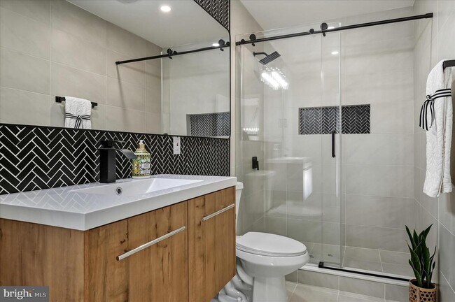 Building Photo - 110 Elaine Dr