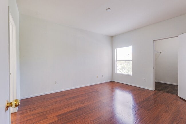 Building Photo - 8250 N Grand Canyon Dr