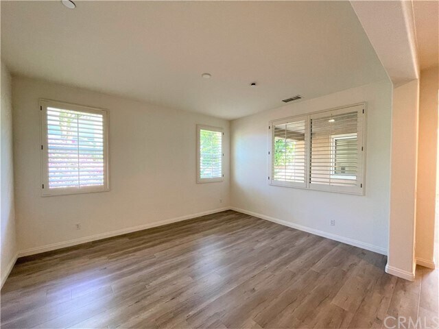 Building Photo - 4864 Highview St