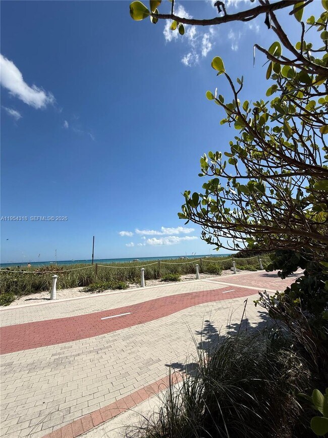 Building Photo - 5055 Collins Ave