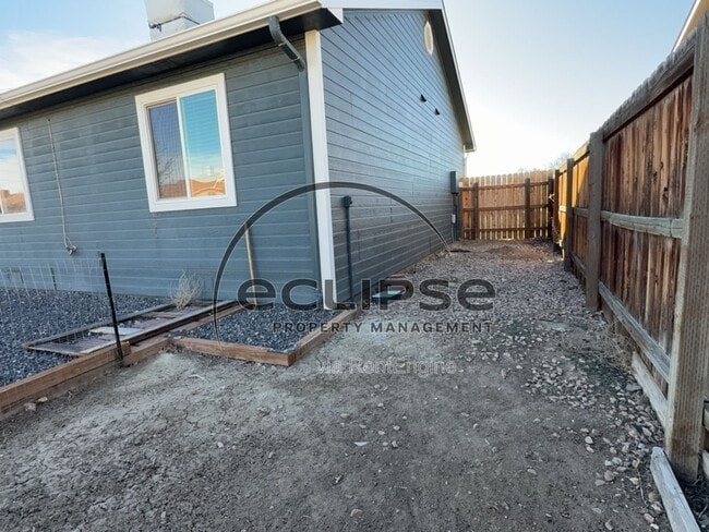Building Photo - 464 Tara Dr