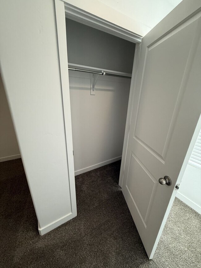 Building Photo - Charming Townhome in Provo, UT  $500 gift card if rented before Valentines day