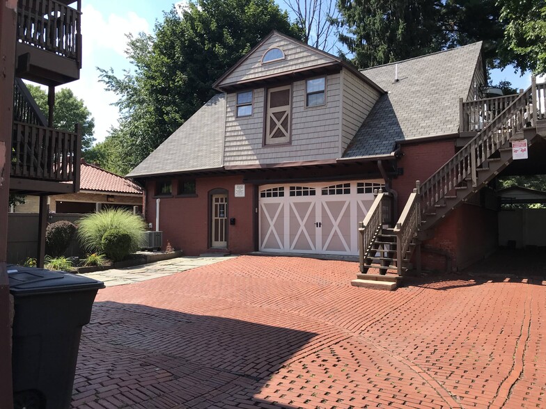 Primary Photo - 279 S River St Carriage House