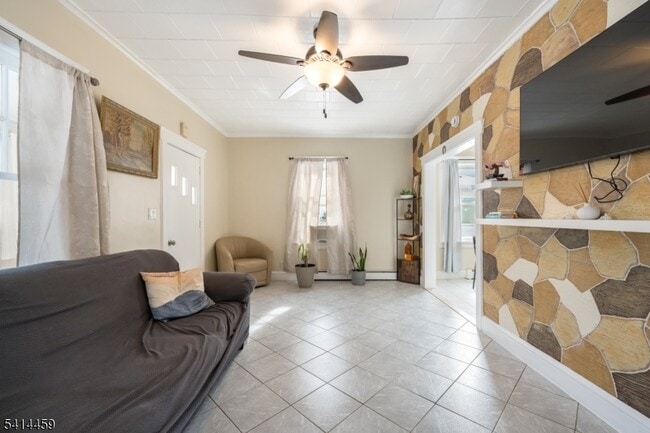 Building Photo - 529 Ainsworth St