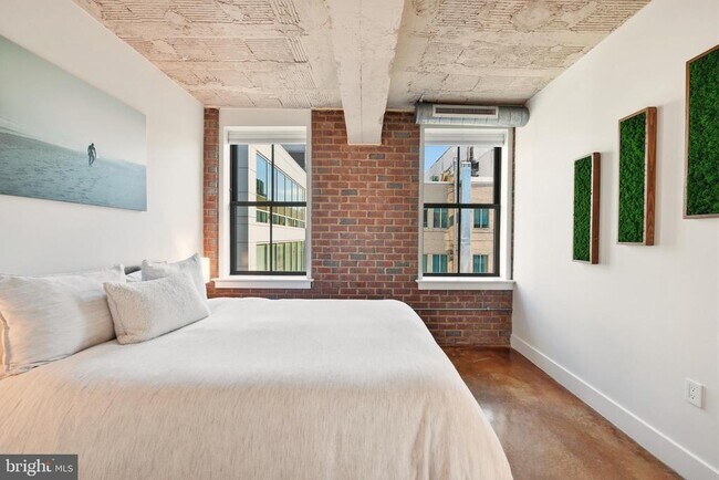 Building Photo - 916 G St NW