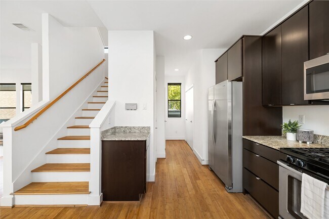 Building Photo - 5012 Cornish St