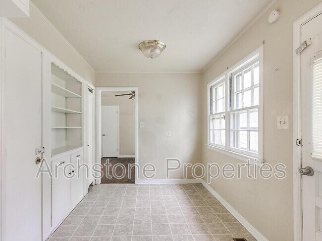 Building Photo - 1614 SW 41st St