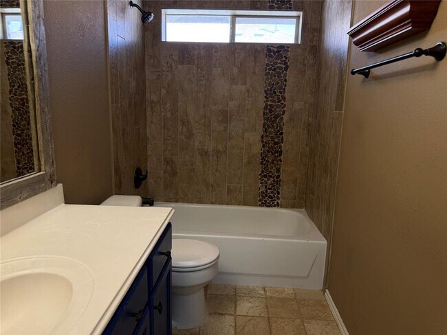Building Photo - 808 Sunflower Dr